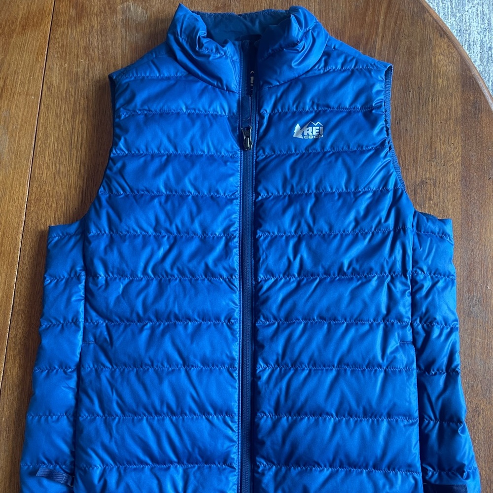 New condition, never worn REI blue vest.